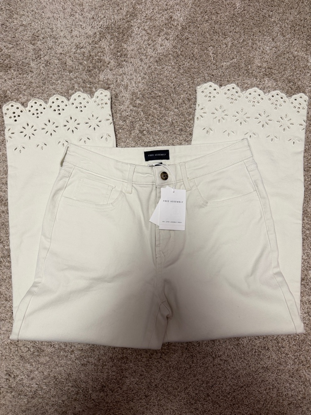 NWT Free Assembly White Eyelet Hem Jeans